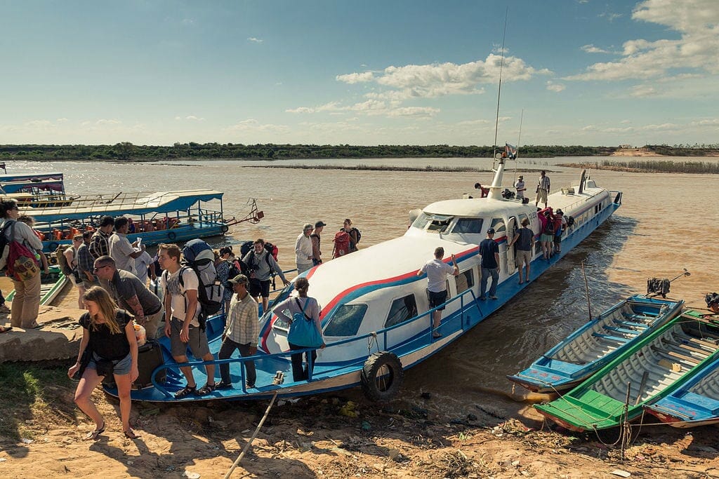 KHMER CYCLING TOURS: BOATING ON TONLE SAP CRUISE TO CAMPONG CHNANG 