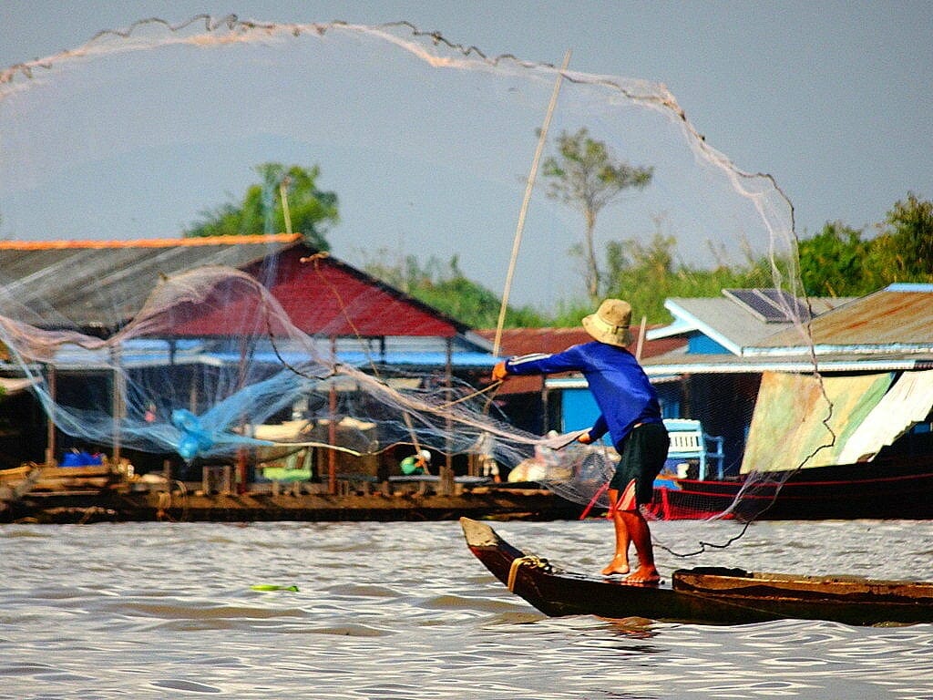 PHNOM PENH CRUISE TOUR TO SIEMREAP WITH TOUM TIOU II