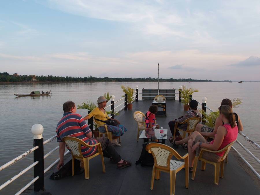 PHNOM PENH CRUISE TOUR TO SIEMREAP WITH TOUM TIOU II