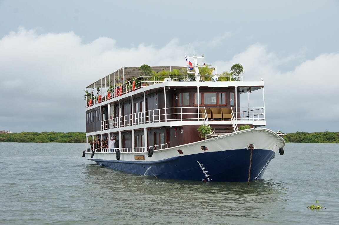 PHNOM PENH CRUISE TOUR TO SIEMREAP WITH TOUM TIOU II