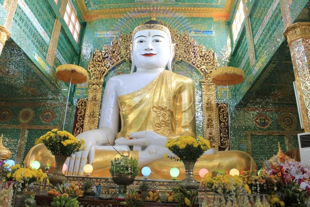 MANDALAY SIGHTSEEING TOUR TO ROYAL CAPITAL