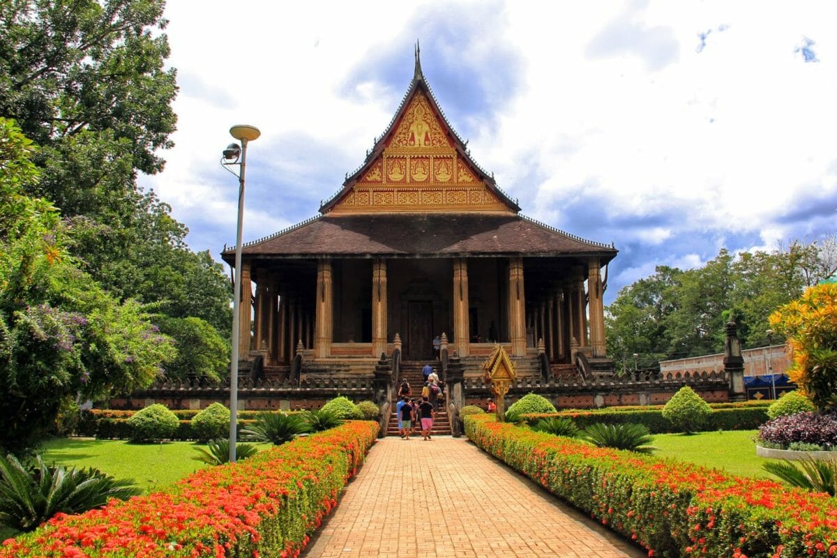 UNFORGETTABLE VIENTIANE STOPOVER TOUR - 3 DAYS UNFORGETTABLE VIENTIANE STOPOVER TOUR - 3 DAYS