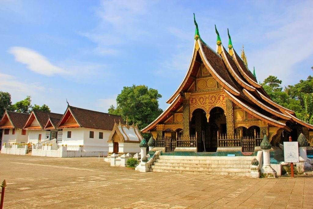 WILD NORTHERN LAOS TREKKING TOUR - 10 DAYS WILD NORTHERN LAOS TREKKING TOUR - 10 DAYS