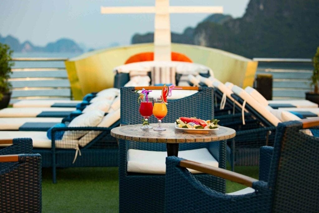 GLANCE OF BEST SELLING VIETNAM TOUR - 9 DAYS GLANCE OF BEST SELLING VIETNAM TOUR - 9 DAYS