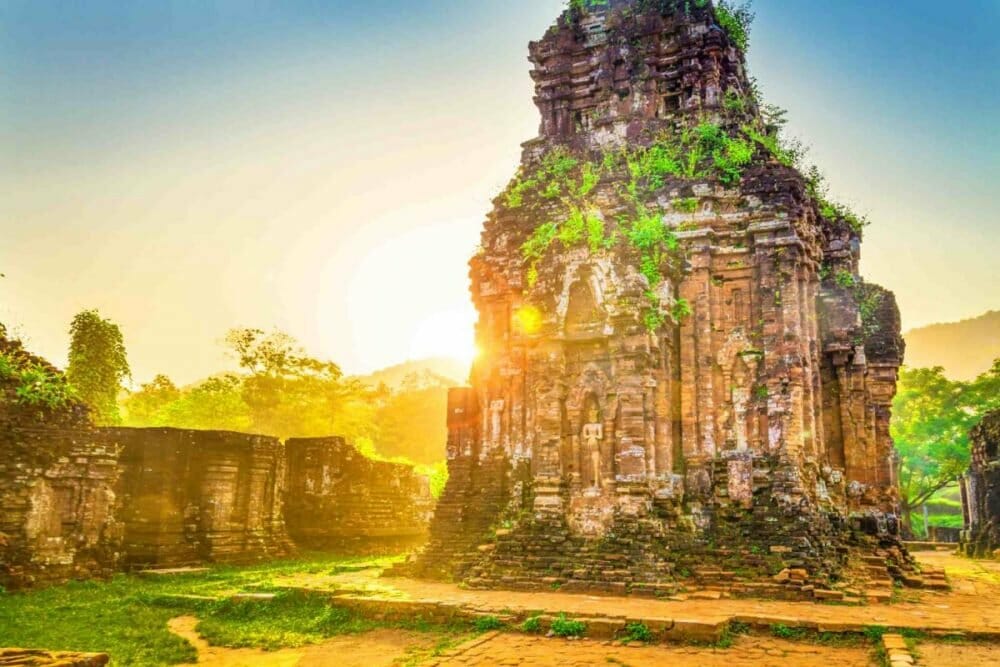 Splendid Vietnam Package Tour from Hanoi to Saigon via Hoi An, Halong Bay