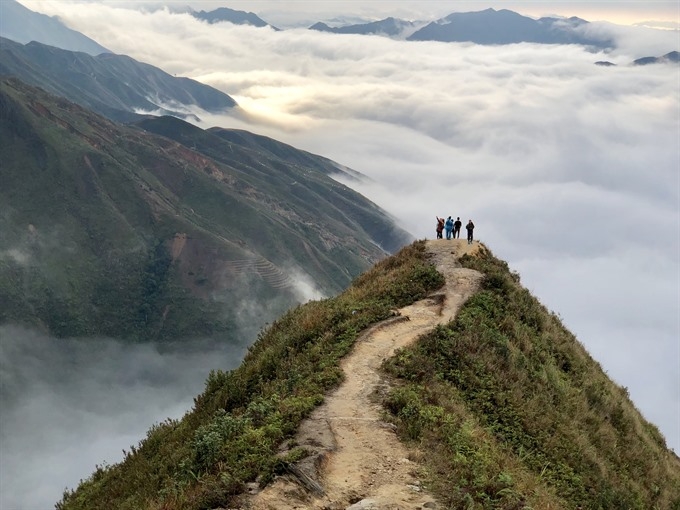 Joyful Hanoi Backroad Motorbike Tour to Mai Chau and Ta Xua peak - 3 Days