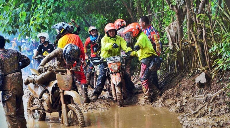 Dramatic Saigon Motorcycle Tour to Angkor Wat, Phnom Penh via Mekong Delta - 7 Days