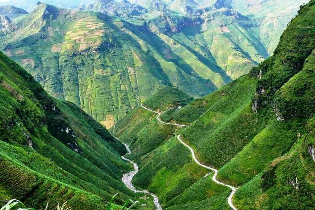 Hagiang Adventure Trekking Homestay Tour to Dong Van, Quan Ba, Meo Vac