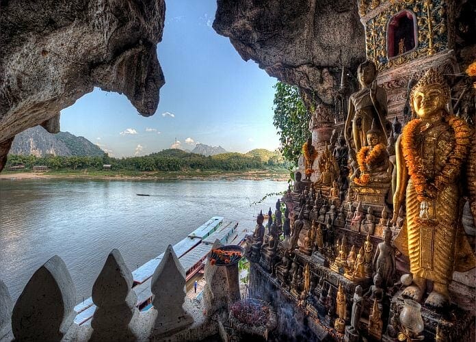 4-DAY LAOS CRUISING TOUR IN LUANG PRABANG 4-DAY LAOS CRUISING TOUR IN LUANG PRABANG
