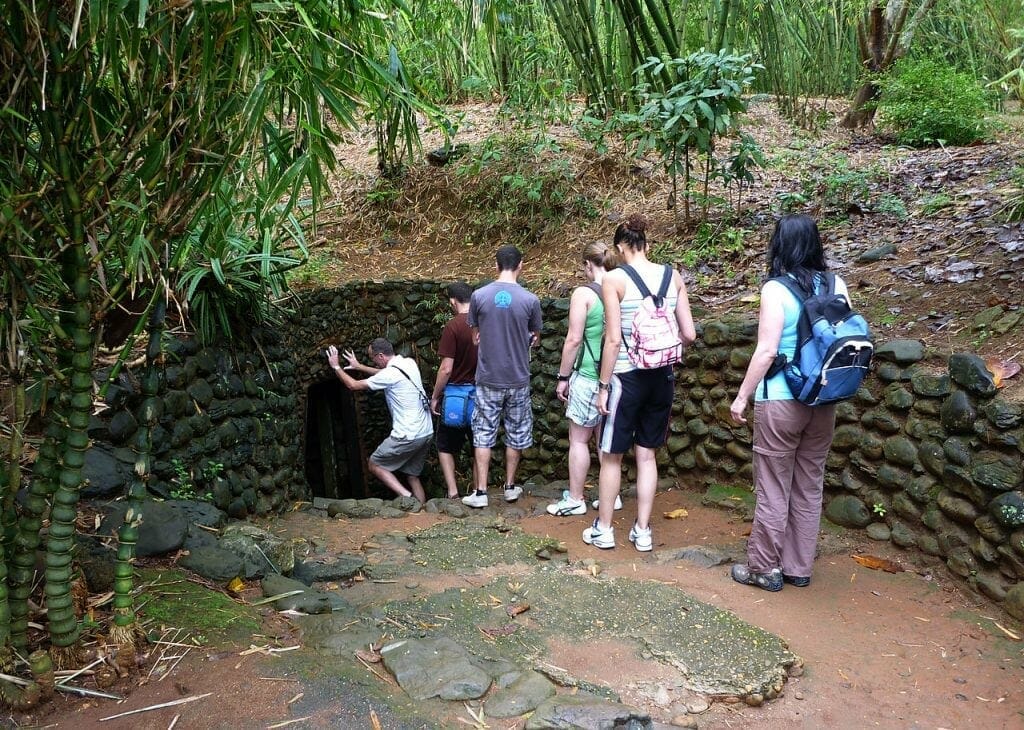 HUE GROUP TOUR TO DMZ AND VINH MOC TUNNELS HUE GROUP TOUR TO DMZ AND VINH MOC TUNNELS